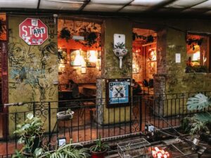 Budapest Alternative Szene im jüdischen Viertel - Elisabethstadt Szimpla kert