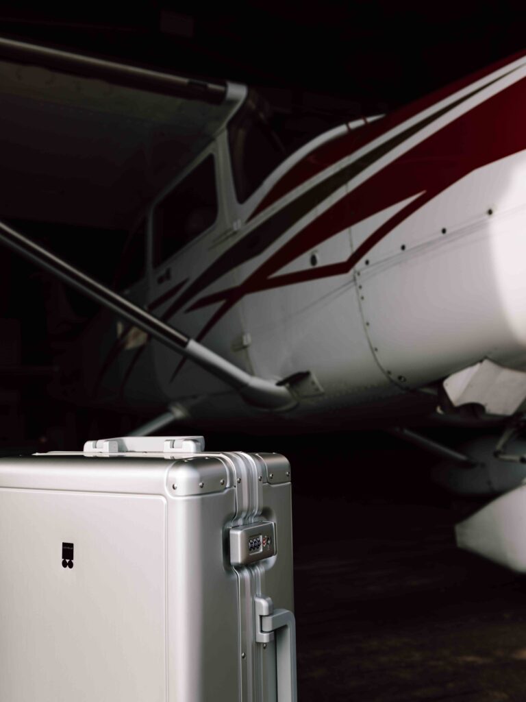 Koffer Level 8 Flieger Globusherz